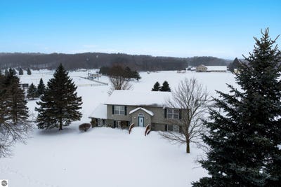 /international/us/1199-w-intermediate-lake-drive-central-lake-mi-110104414484/