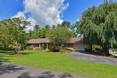 /international/us/233-summit-ave-lewisburg-wv-110107610524/