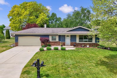 /international/us/7527-s-73rd-st-franklin-wi-110108537669/