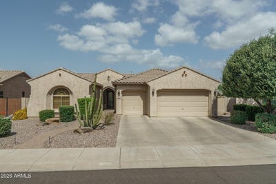 /international/us/8230-n-180th-drive-waddell-az-110108179927/