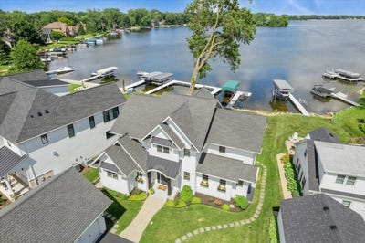 /international/us/225-edgewater-drive-crystal-lake-il-110109189803/