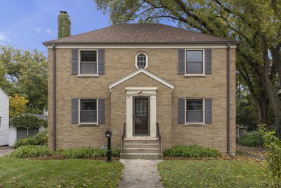 /international/us/611-e-illinois-street-wheaton-il-110120759625/