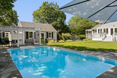 /international/us/21-kitts-field-circle-edgartown-ma-110100533711/?lang=en