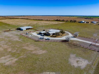 /international/us/354-county-road-157-coleman-tx-110108506385/