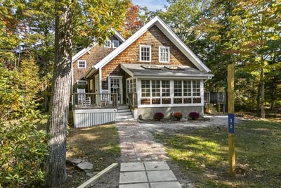 /international/us/32-hiawatha-trail-boothbay-me-110120456726/