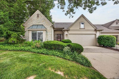 /international/us/2803-s-st-remy-circle-bloomington-in-110108844839/