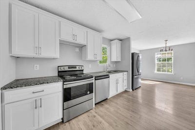 /international/us/105-lillian-st-mcminnville-tn-110119712561/