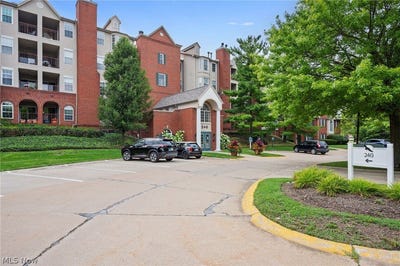 /international/us/240-fox-hollow-dr-403-mayfield-heights-oh-110109854844/