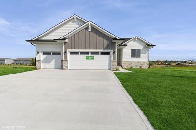 /international/us/1712-figg-drive-adel-ia-110108426554/