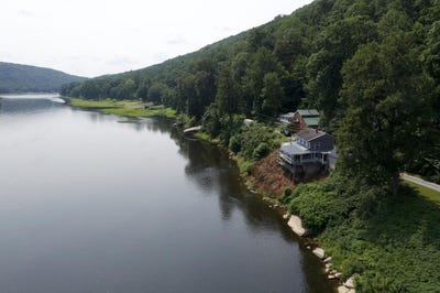 /international/us/646-s-tunnel-road-kennerdell-pa-110119582272/