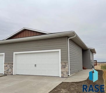 /international/us/3413-s-heather-ave-sioux-falls-sd-110107078748/