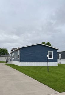 /international/us/112-crestview-dr-le-mars-ia-110108438580/