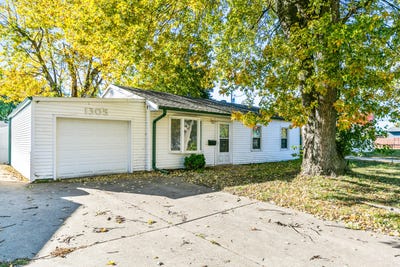 /international/us/1305-janbrook-boulevard-carter-lake-ia-110107958877/
