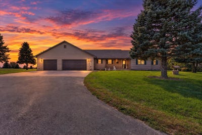/international/us/5541-w-county-a-road-janesville-wi-110120418776/