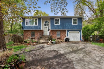 /international/us/64-giant-oak-road-ridge-ny-110108022897/