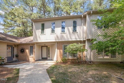 /international/us/114-mossbark-lane-chapel-hill-nc-110107416612/