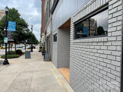 /international/us/213-w-main-avenue-gastonia-nc-110101832753/