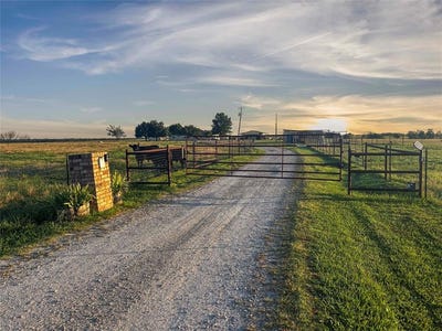 /international/us/2546-county-road-4720-wolfe-city-tx-110100567107/