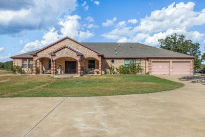 /international/us/1102-private-road-2332-giddings-tx-110108500088/