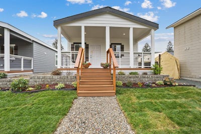 /international/us/613-s-state-ave-newport-wa-110105644441/
