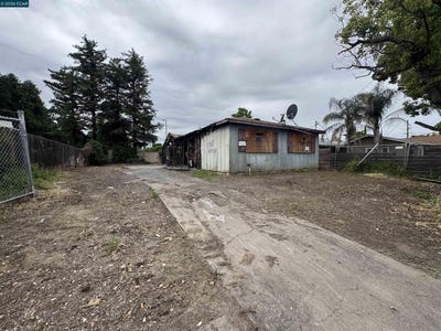/international/us/652-school-st-pittsburg-ca-110107465662/