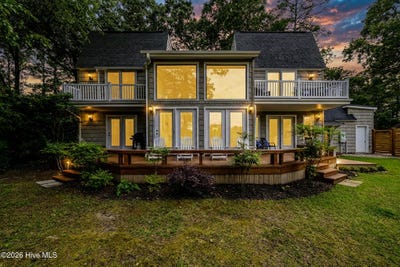 /international/us/302-plantation-drive-new-bern-nc-110106444154/