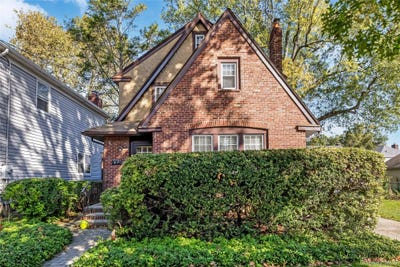 /international/us/81-marshall-avenue-floral-park-ny-110120713932/