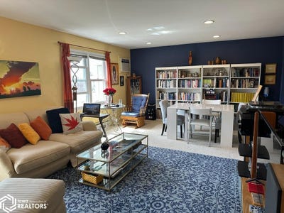 /international/us/1100-university-manor-drive-unit-b-34-35-fairfield-ia-110106843415/