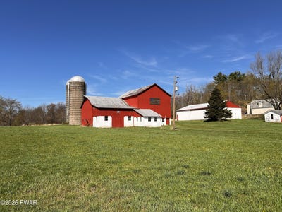 /international/us/145-butternut-flats-beach-lake-pa-110106987333/