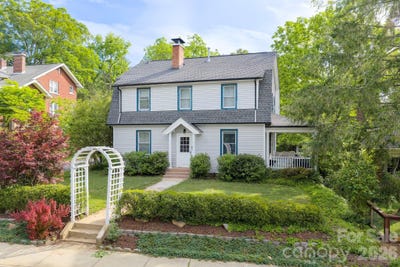 /international/us/84-forest-hill-drive-asheville-nc-110108034867/