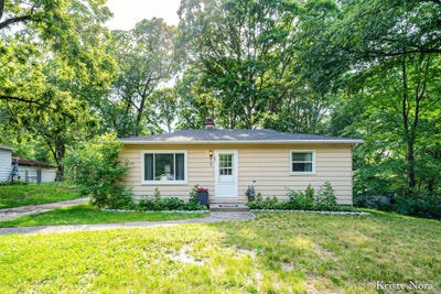 /international/us/4329-laura-street-nw-comstock-park-mi-110108694508/