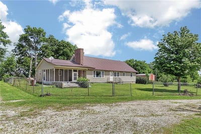 /international/us/10784-70th-street-chetopa-ks-110107963203/