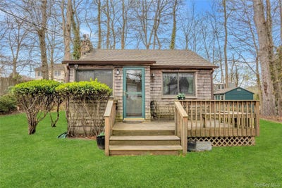 /international/us/16-nymph-road-rocky-point-ny-110107352216/