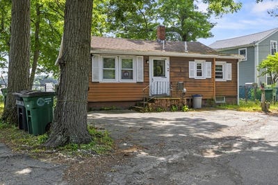 /international/us/42-taylor-point-rd-pembroke-ma-110100549835/