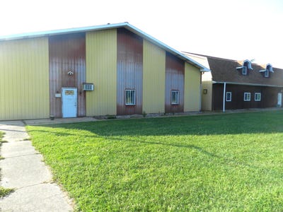 /international/us/100-industrial-park-road-bangor-mi-110108118363/