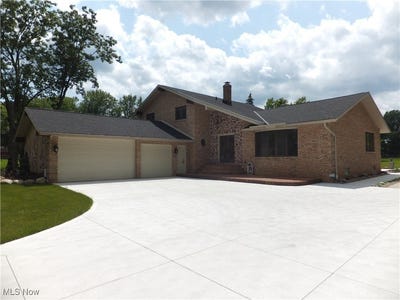 /international/us/7596-w-130th-street-middleburg-heights-oh-110100152478/