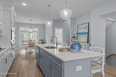 /international/us/200-olde-towne-yacht-club-drive-beaufort-nc-110103550697/