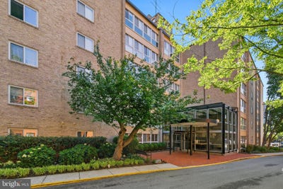 /international/us/4970-battery-lane-bethesda-md-110108383944/