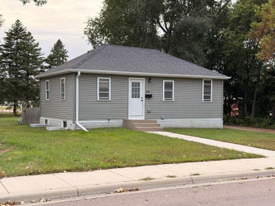 /international/us/404-s-2nd-street-marshall-mn-110110343133/