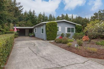 /international/us/1600-rhododendron-drive-florence-or-110107696965/