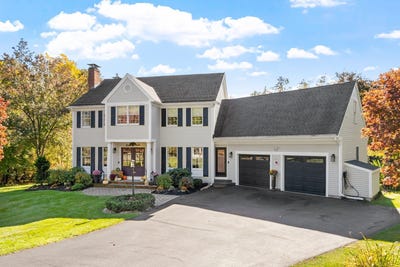 /international/us/49-spruce-road-north-reading-ma-110120557392/