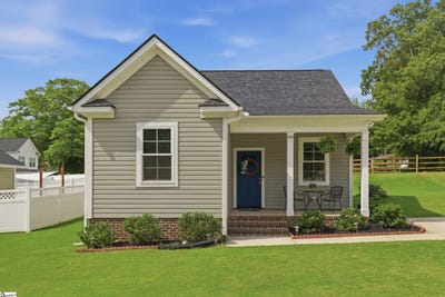 /international/us/505-w-d-street-easley-sc-110109033094/