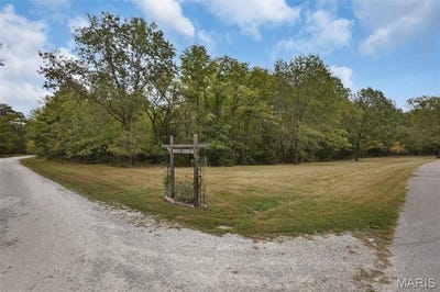 /international/us/55-rustic-lodge-lane-defiance-mo-110102977026/