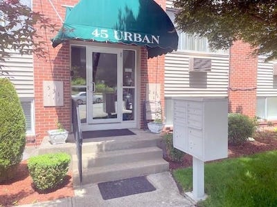 /international/us/45-urban-avenue-north-providence-ri-110108253341/
