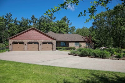 /international/us/1424-oxbow-road-stevens-point-wi-110109064574/