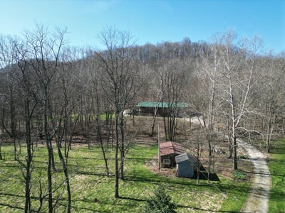 /international/us/10228-goose-creek-road-metamora-in-110106728729/