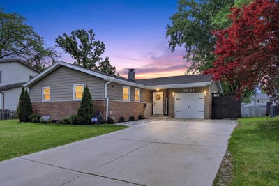 /international/us/8931-sandra-lane-hickory-hills-il-110108343027/