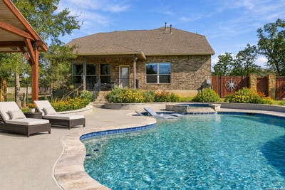 /international/us/245-chisholm-trl-bastrop-tx-110120154043/