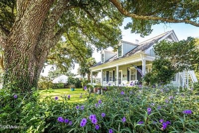 /international/us/145-saint-francis-street-biloxi-ms-110108685832/