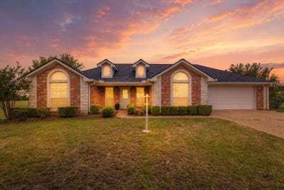 /international/us/1007-morning-star-circle-china-spring-tx-110108204441/